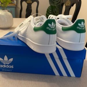 Men’s white and green Adidas Stan Smith sneakers